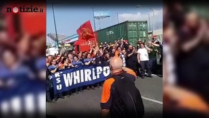 Napoli, continuano le proteste per i licenziamenti in Whirlpool | Notizie.it