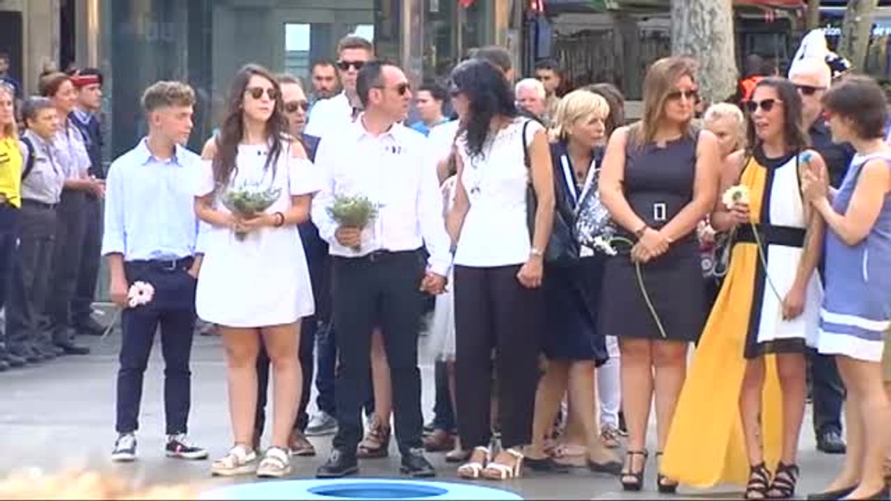 Algunos familiares de las víctimas vuelven al lugar del atentado por primera vez