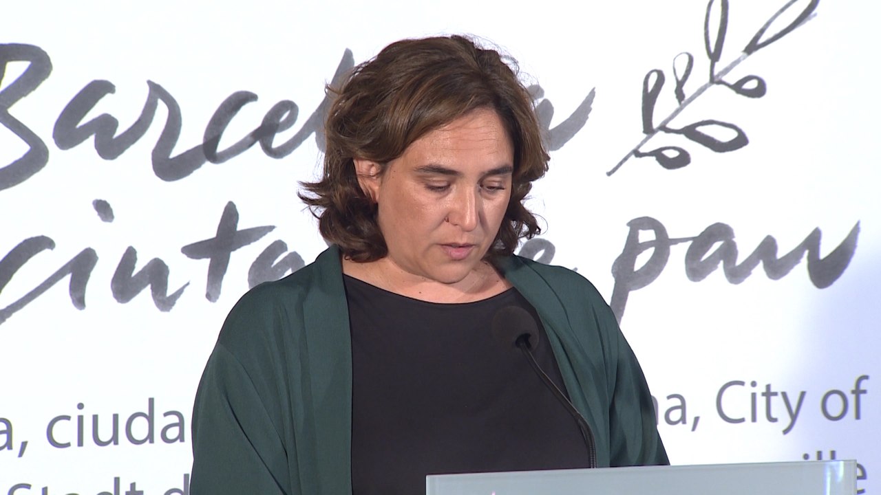 Colau se emociona al recordar a las víctimas del 17A