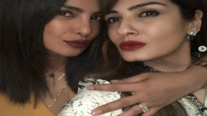 Priyanka Chopra luce el espectacular anillo de compromiso de Nick Jonas