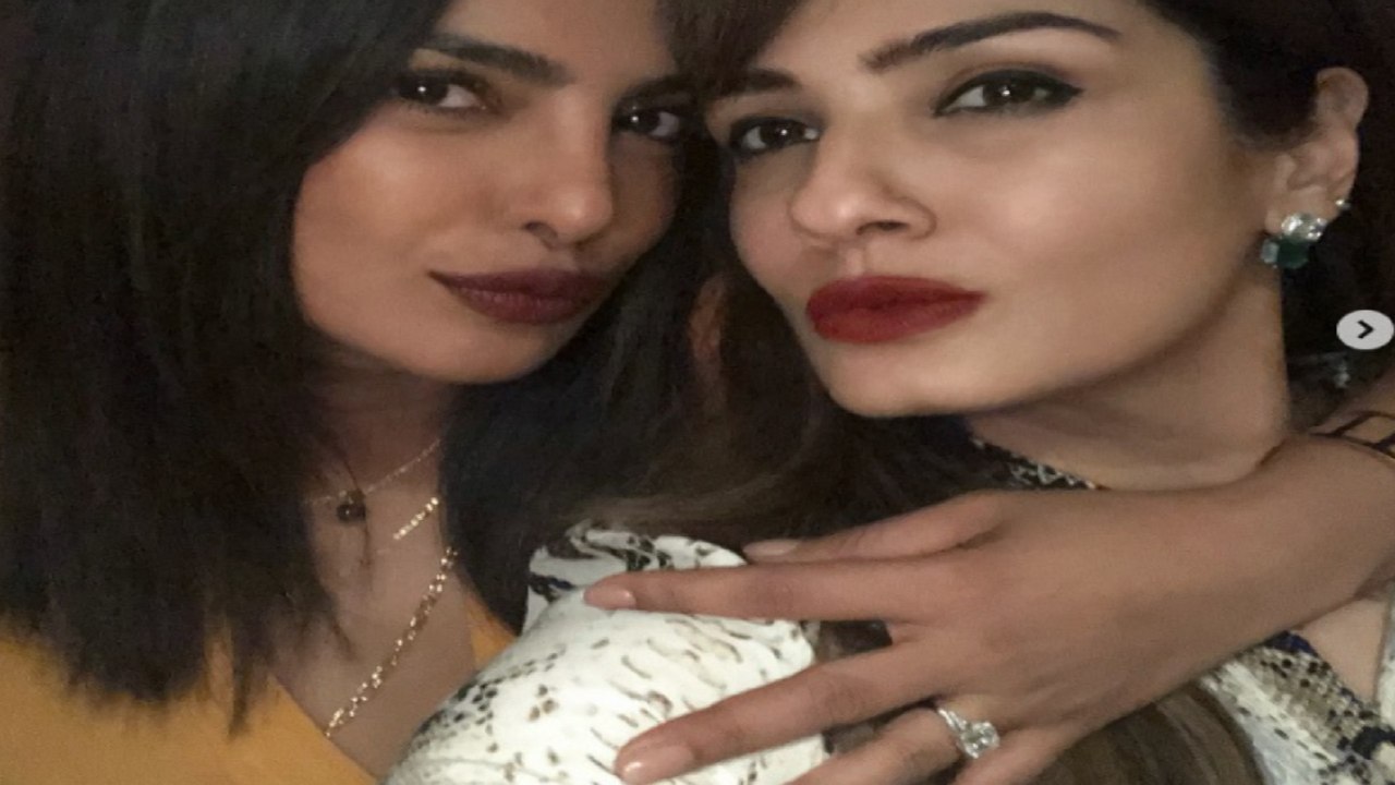 Priyanka Chopra luce el espectacular anillo de compromiso de Nick Jonas