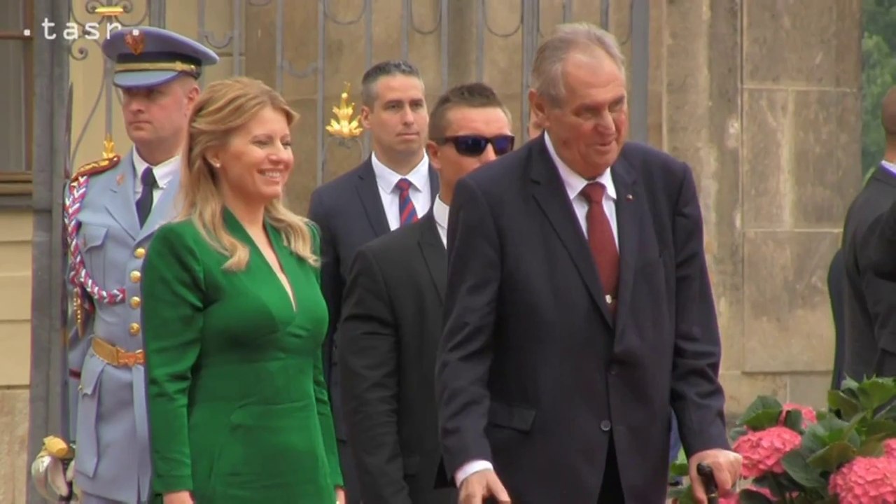 Prezidentku SR Z. Čaputovú privítal v Prahe český prezident M. Zeman