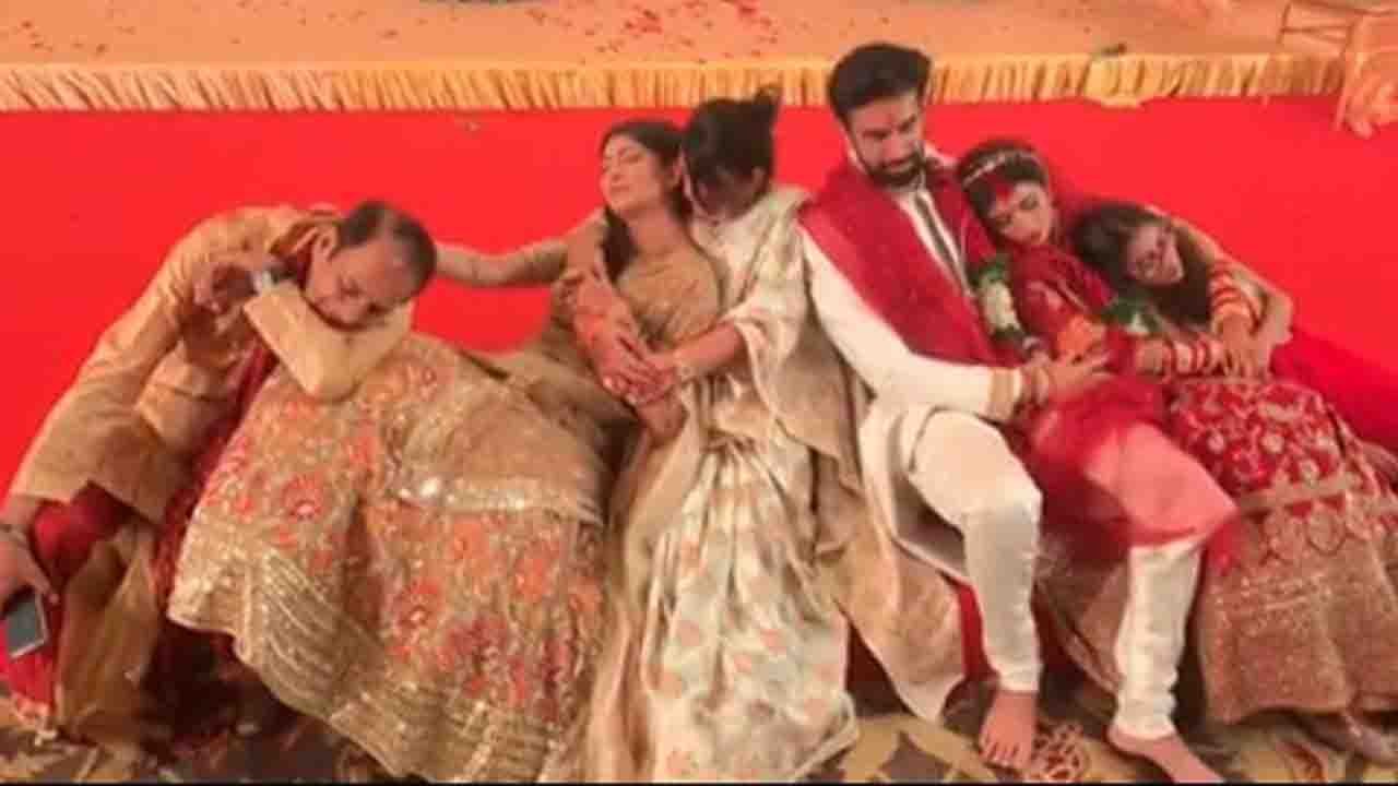 Sushmita Sen's sleeping video goes viral from brother Rajeev's wedding | FilmiBeat