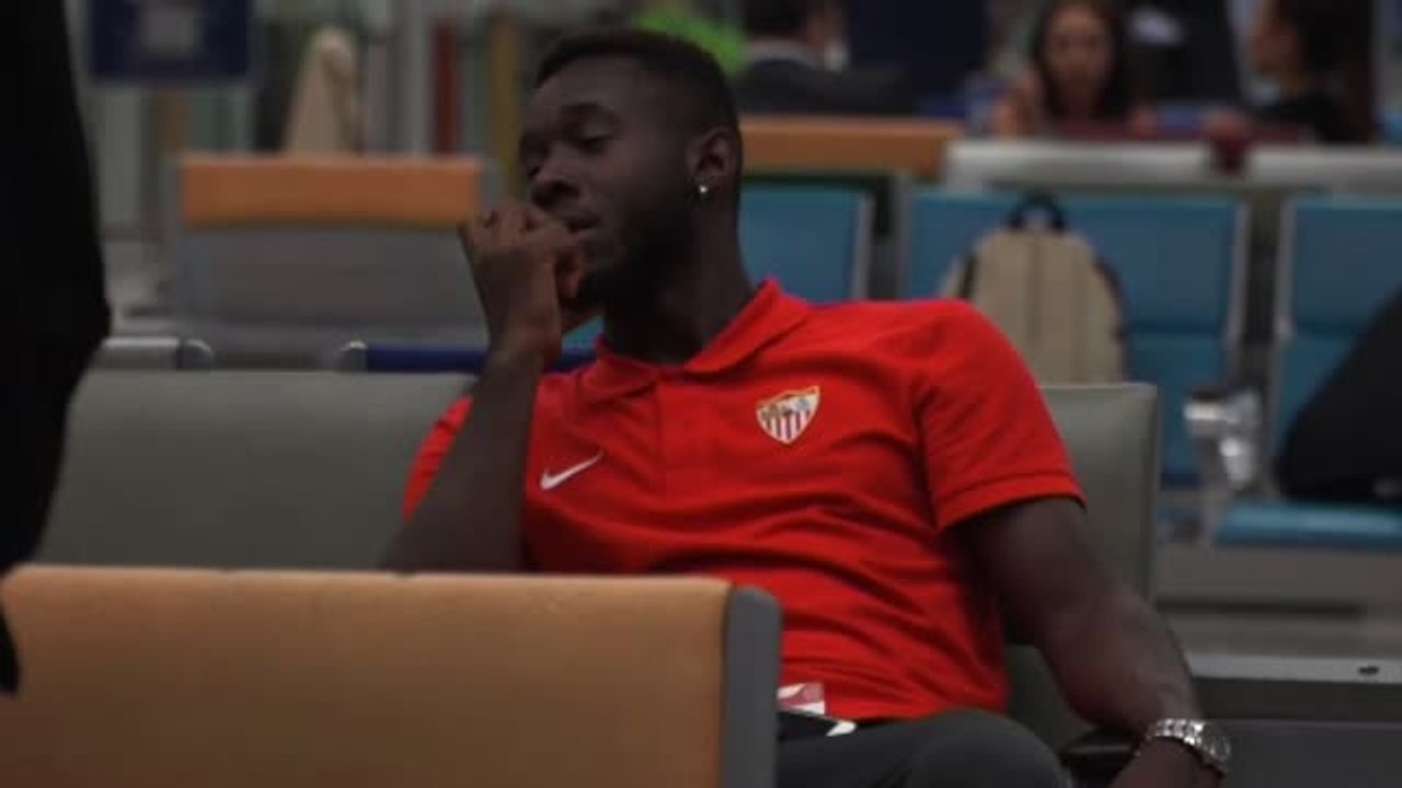 Caras largas en el regreso a casa del Sevilla