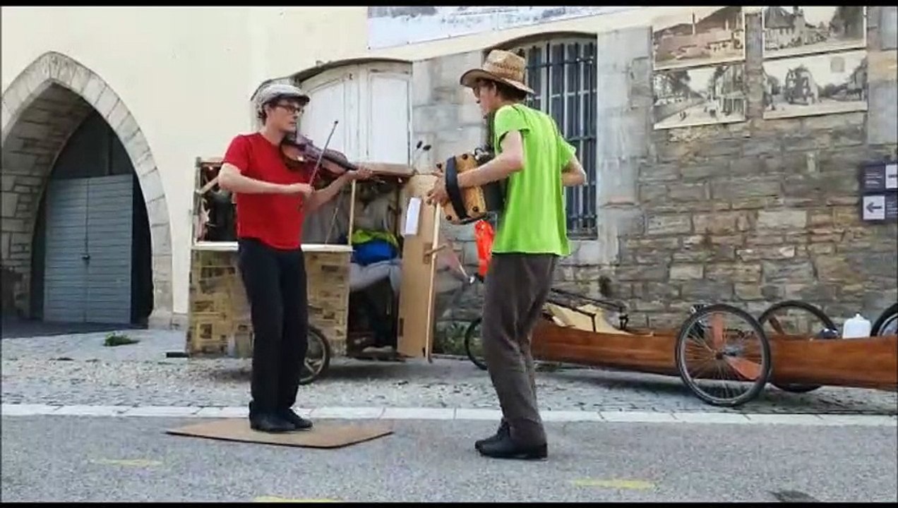 Salins-les-Bains: deux frères font le spectacle