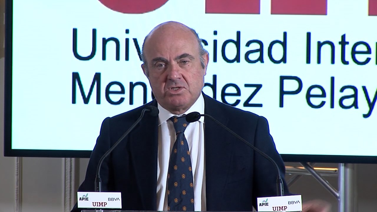Guindos: "Los bajos tipos de interés han beneficiado a la banca europea"