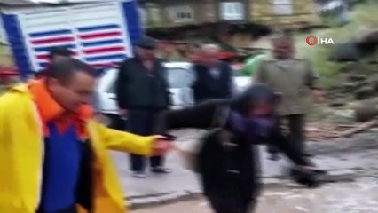 Meram'da sel...Mahsur kalan vatandaşlar kurtarılırken 97 koyun telef oldu
