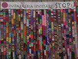Astigarraga despliega una kilométrica bufanda contra la violencia de género