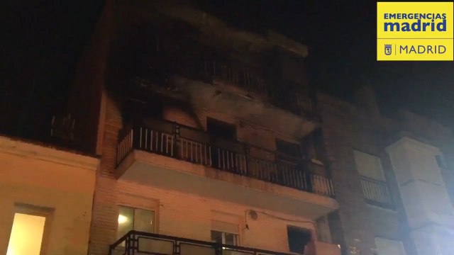 Hombre provoca incendio en vivienda de Villaverde al quemarse a lo bonzo