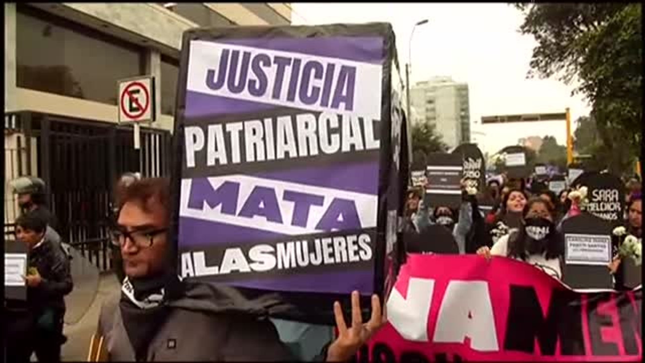 Miles de mujeres se manifiestan en Perú para exigir una reforma del sistema de justicia patriarcal