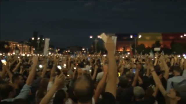 Multitudinaria manifestación en Bucarest contra el Gobierno
