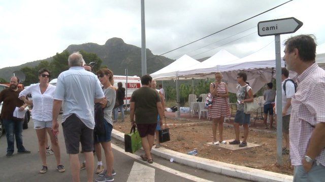 Vecinos de Gandia desalojados recogen pertenencias en sus viviendas