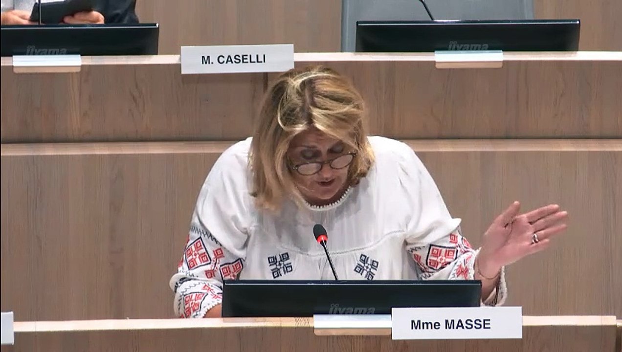 Florence MASSE intervient sur les plages horaires des accès aux équipements sportifs municipaux