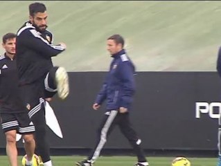 Negredo, la principal amenaza del Valencia ante el Levante