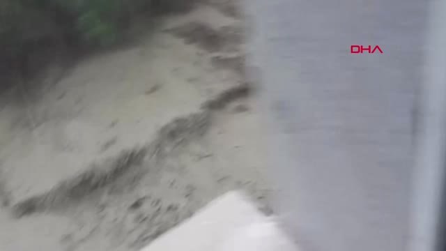 MALATYA ŞİDDETLİ YAĞIŞTAN ETKİLENEN İSTİNAT DUVARININ ÇÖKME ANI KAMERADA