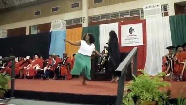 Quand ta mère est plus heureuse que tu sois diplômée que toi même. Trop drôle !