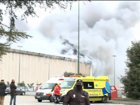 Preocupación entre los trabajadores de la fábrica de Campofrío arrasada por el fuego