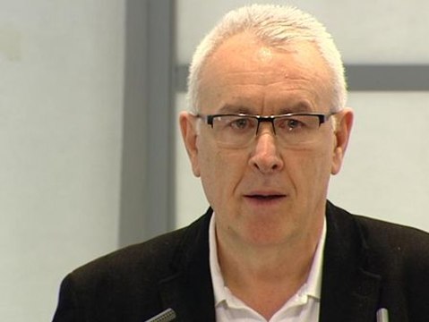 Cayo Lara anuncia entre lágrimas que no se presentará a las primarias de IU