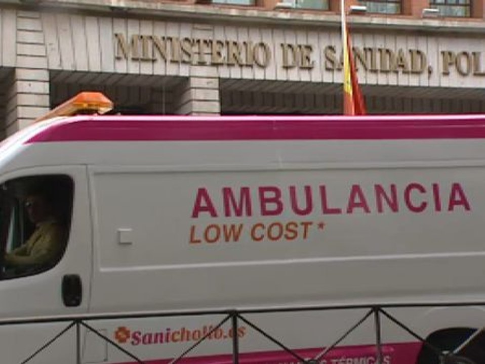 Original protesta contra los recortes frente al Ministerio de Sanidad