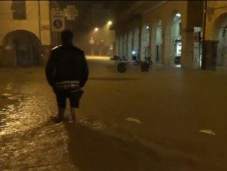 Download Video: Dos personas desaparecidas debido a las fuertes lluvias al noroeste de Italia