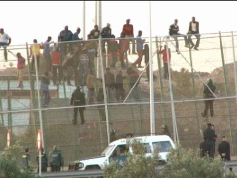 Nuevo intento de salto masivo de la valla de Melilla