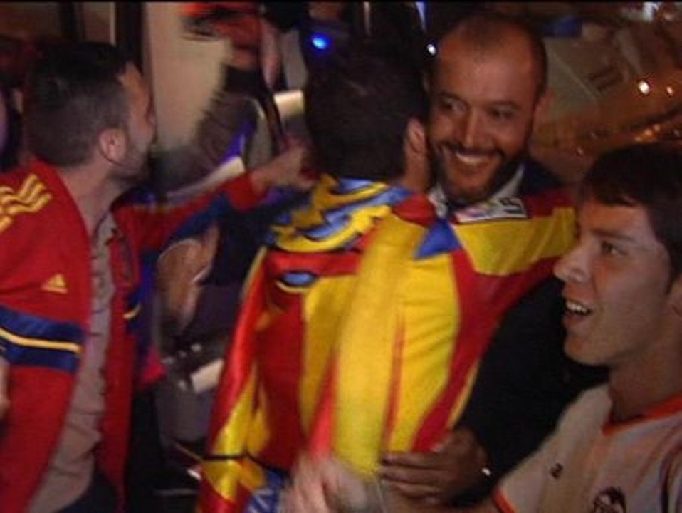 Los jugadores del Valencia, recibidos como héroes
