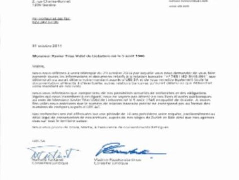 Trías muestra en el pleno del Ayuntamiento de Barcelona un certificado que acredita que no tiene cuentas en Suiza