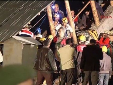 19 mineros siguen atrapados a 300 metros de profundidad en Turquía