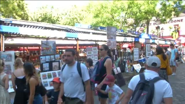 Guerra de pinceles y tenedores en Montmartre