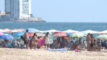 Playas llenas para combatir la ola de calor que llega a la Comunitat Valenciana