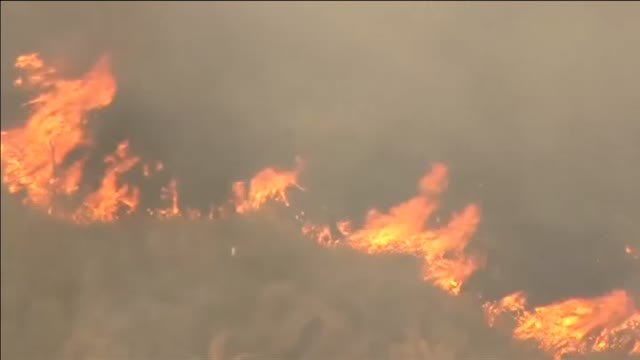 El incendio de California continúa extendiéndose y solo el 30% está controlado