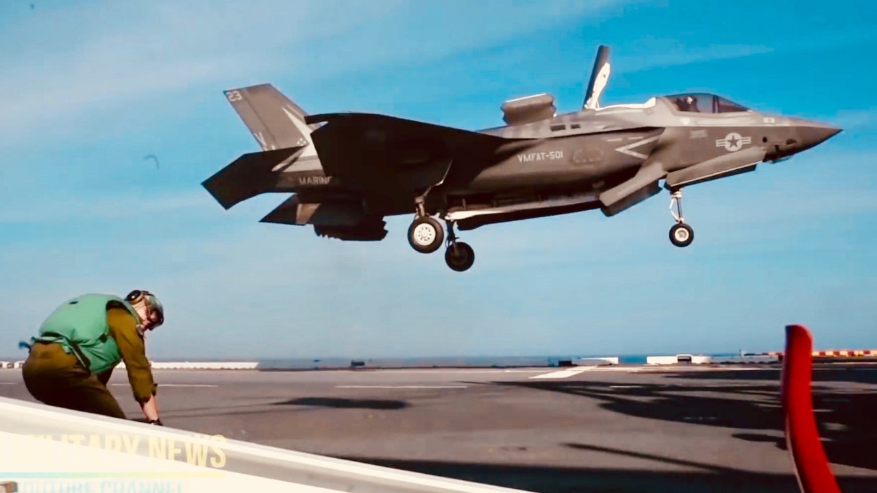 Incredible F-35B vs AV-8B Harrier II Short Takeoff & Vertical Landing - Rare Cockpit Footage