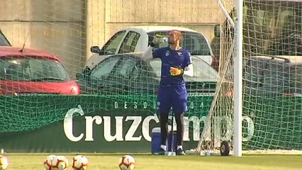 El Betis realiza un doble entrenamiento para preparar los partidos en Reino Unido