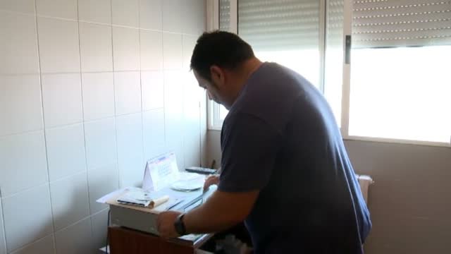 Contra los ladrones, 'Mi Carro' de Manolo Escobar