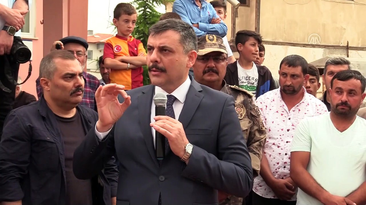 Çorum'daki köylülerin oturma eylemi - Vali Must...