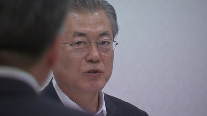 문 대통령 '北 목선' 회의 주재..."포착 못한 점 철저 점검" / YTN