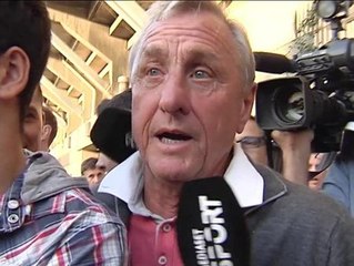 Cruyff dice que la orden de prisión para Nuñez "ensucia la imagen del FC Barcelona"
