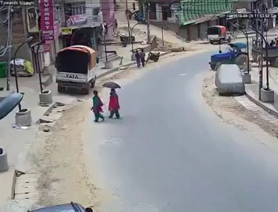 Jab Allah ka azaab aata ha to phir us kay agay koi cheez tikti۔