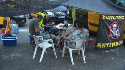 Los taxistas barceloneses siguen ocupando la Gran Via