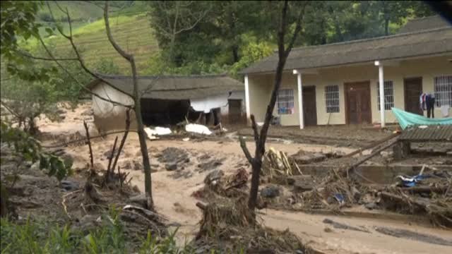 Convertidas en auténticos ríos de barro varias calles en China