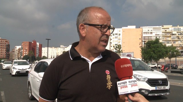 Afectados por huelga de taxis buscan alternativas para trasladarse