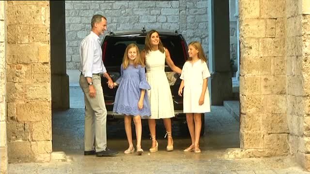 Los Reyes inician sus vacaciones con el tradicional posado en Palma de Mallorca