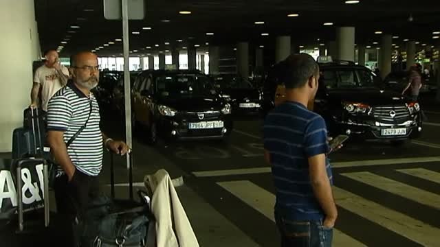 El transporte público saturado por la huelga de taxistas