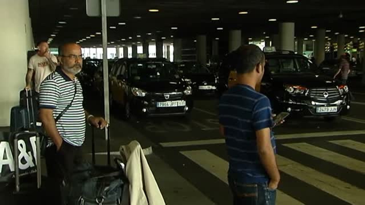 El transporte público saturado por la huelga de taxistas