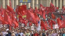 Miles de comunistas rusos protestan en Moscú por el plan de Putin de aumentar la edad de jubilación
