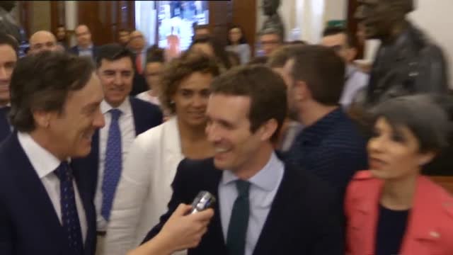 Casado intenta convencer a Santamaría de que se sume al nuevo PP y cerrar heridas