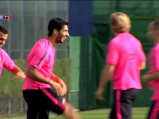 Rakitic y Suárez ya entrenan con el resto del grupo