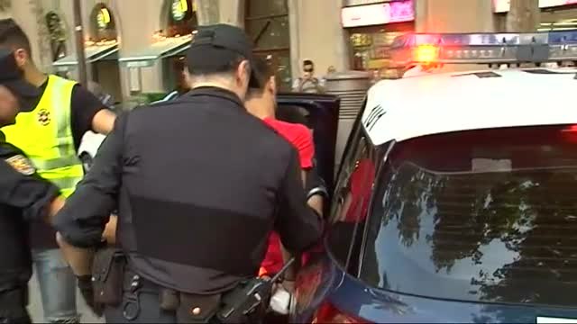 Macrooperación en el Raval contra el tráfico de drogas