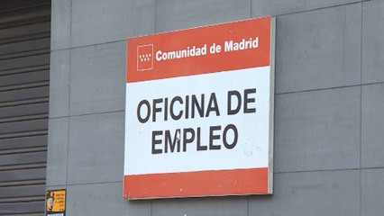 El paro baja un 8% y se crean 469.900 empleos