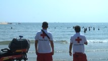 Cruz Roja realiza un simulacro de salvamento en la playa Malvarrosa de Valencia